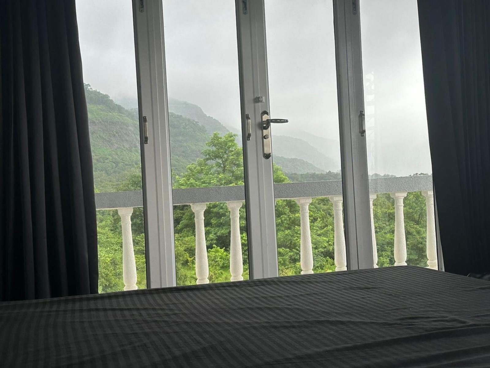 Prana Healing House Villa Poona Buitenkant foto